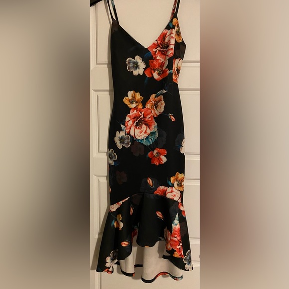 Another Story beautiful floral fitted dress size medium - Picture 4 of 7